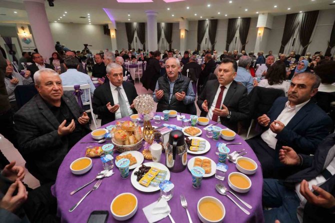 Başkan Yaşar, Yenifakılılarla İftar Sofrasında Buluştu