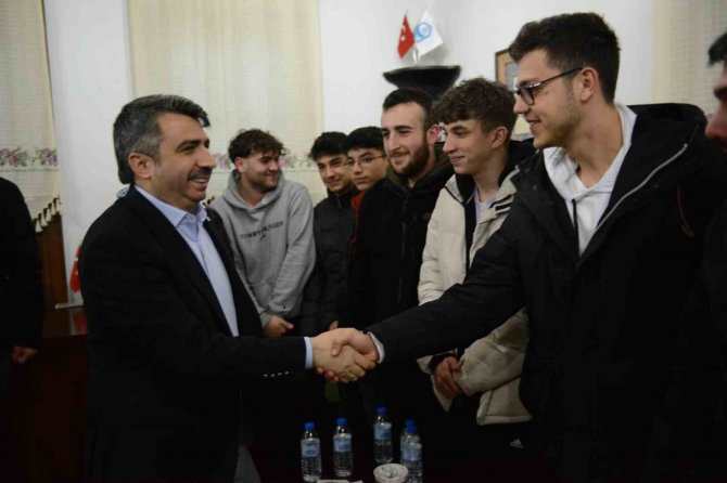 Başkan Yılmaz Gençlerle Buluştu