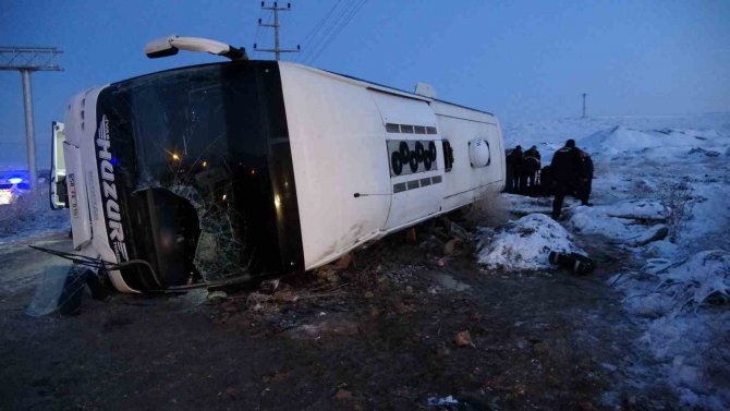 Kontrolden Çıkan Yolcu Otobüsü Devrildi: 1 Ölü, 25 Yaralı