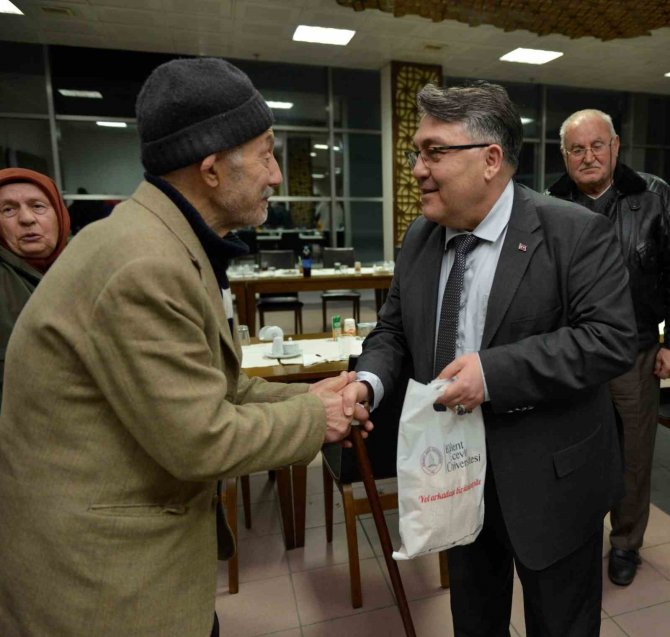 Rektör Özölçer, İftarda Huzurevi Sakinleriyle Buluştu