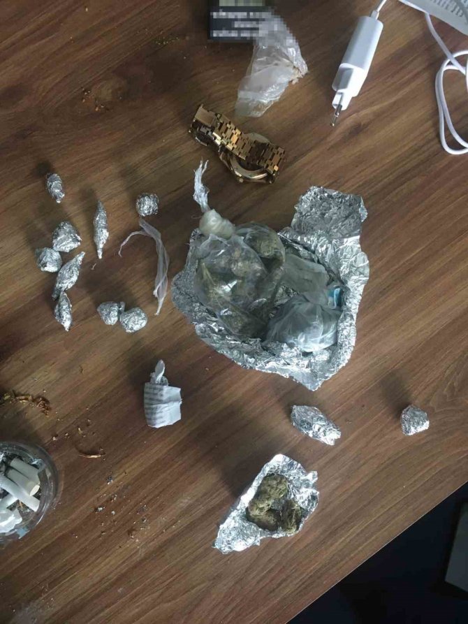 Siparişle Uyuşturucu Servisine Operasyon: 3 Tutuklama