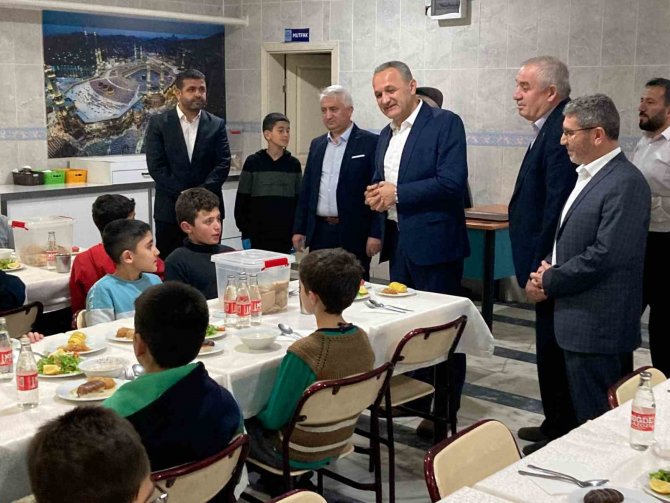 Sahipata Kur’an Kursunda Hafızlarla İftar Sevinci
