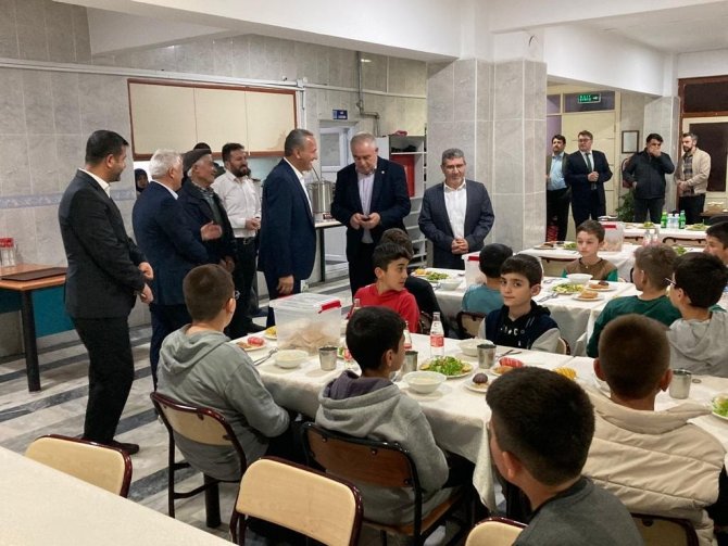 Sahipata Kur’an Kursunda Hafızlarla İftar Sevinci