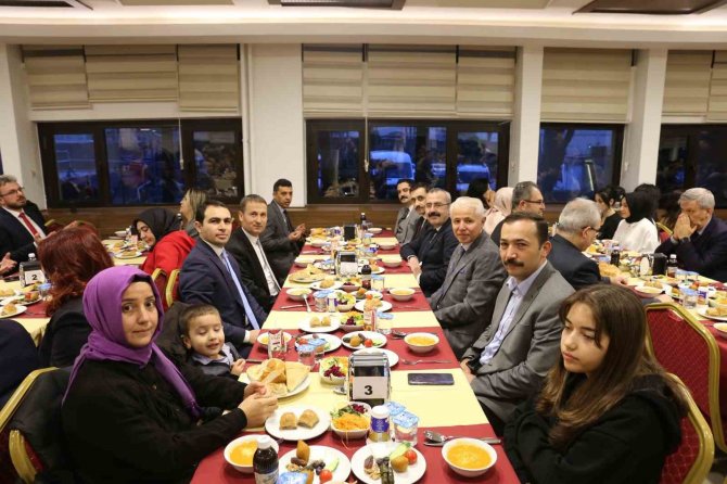 Ankara Adliyesi Personelleri Depremzede Ailelerle İftarda Bir Araya Geldi