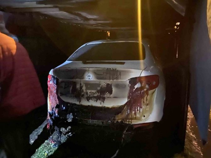 Avcılar’da Plastik Malzeme Deposunda Yangın