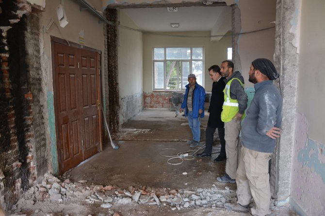 Kaymakam Odabaş’tan, Güçlendirme Çalışmaları Devam Eden Okullara İnceleme