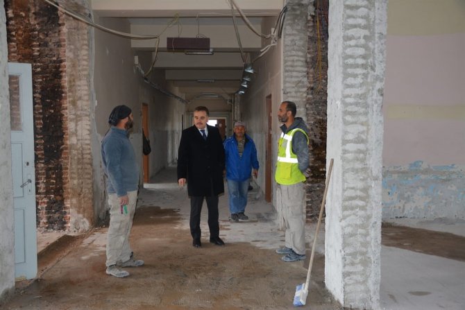 Kaymakam Odabaş’tan, Güçlendirme Çalışmaları Devam Eden Okullara İnceleme