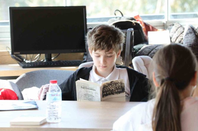 Bayraklı’nın Kitap Kafeleri Yüzlerce Öğrenciyi Ağırladı