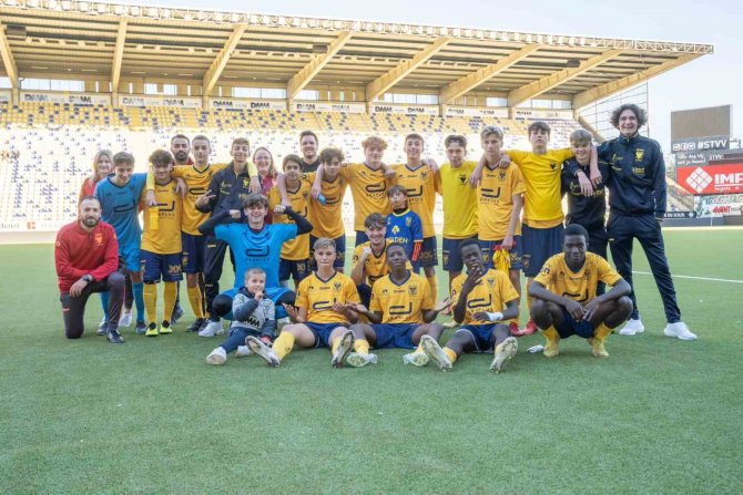Belçika U16’da Şampiyon, Türk Antrenörlerin Çalıştırdığı Sint-truiden