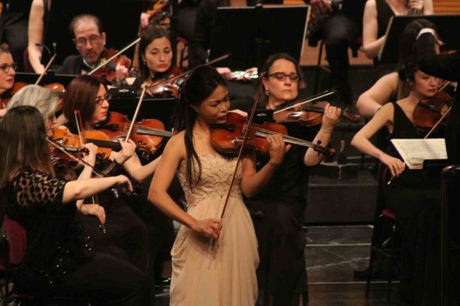 Ayhan Kızıl’a Muhteşem Anma