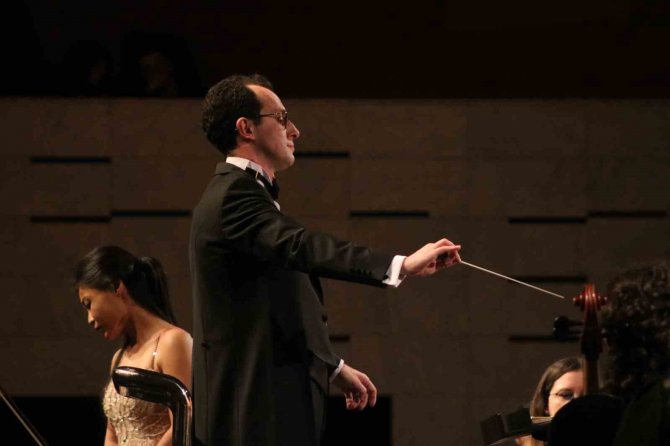 Ayhan Kızıl’a Muhteşem Anma