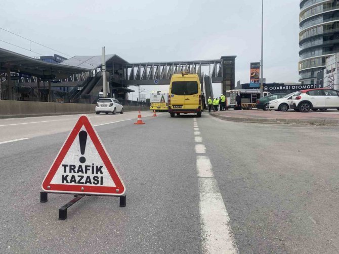 Bursa’da Belediye Otobüsü Bariyerlere Ok Gibi Saplandı: 1’i Ağır 5 Yaralı