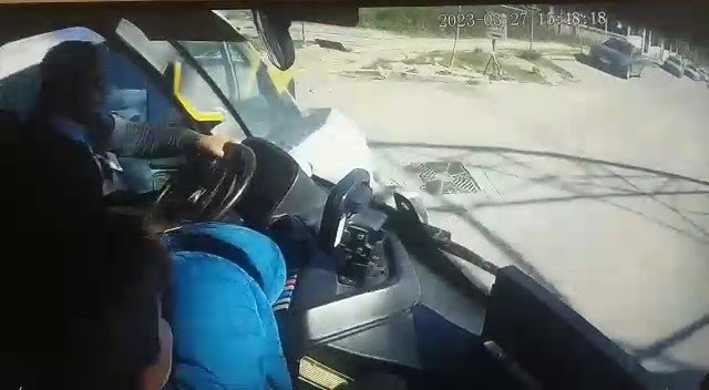 Yolcu Dolu Halk Otobüsünde Panik Anları Kamerada...