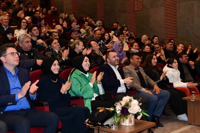 Bekir Develi İle ‘Bizim Hikayemiz’ Ezinelilerle Buluştu