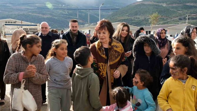 "Doğanın Anneleri" Gönüllüleri, Gaziantep Nurdağı’nda Depremzede Ailelerle Bir Araya Geldi