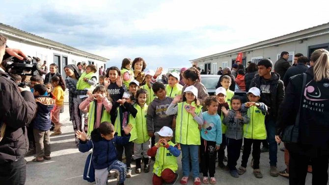 "Doğanın Anneleri" Gönüllüleri, Gaziantep Nurdağı’nda Depremzede Ailelerle Bir Araya Geldi