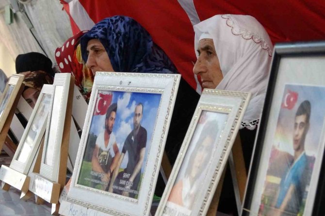 Ailelerin Evlat Nöbeti Kararlılıkla Devam Ediyor