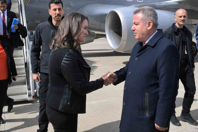 Macaristan Cumhurbaşkanı Novak’tan 5 Yaşındaki Depremzede Ahmet’e Ziyaret