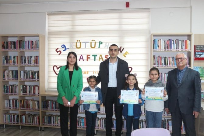 Domaniç’te En Çok Kitap Okuyan Öğrenciler Ödüllendirildi