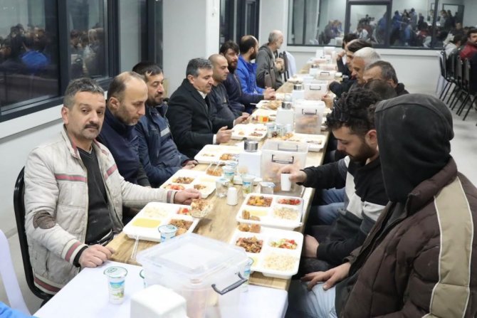 Vali Atay İşçilerle İftar Açtı