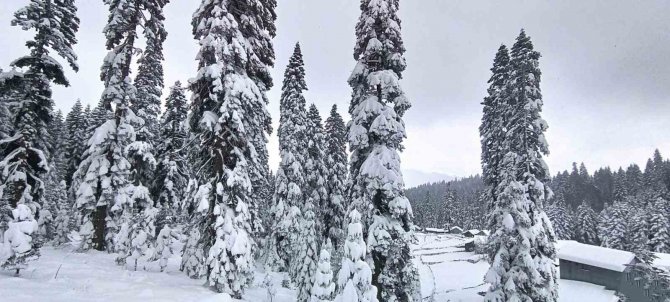 Yüksek Kesimlerde Kar Kalınlığı 1 Metreye Ulaştı
