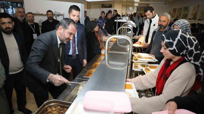 Başkan Şerifoğulları, İftar Sofrasında Depremzede Vatandaşlarla Buluştu