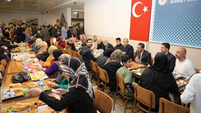Başkan Şerifoğulları, İftar Sofrasında Depremzede Vatandaşlarla Buluştu