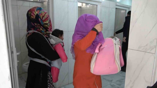 Elazığ’da Dilenci Operasyonu: Kimi Ev Aradığını Söyledi, Kimi De Lavabolara Saklandı