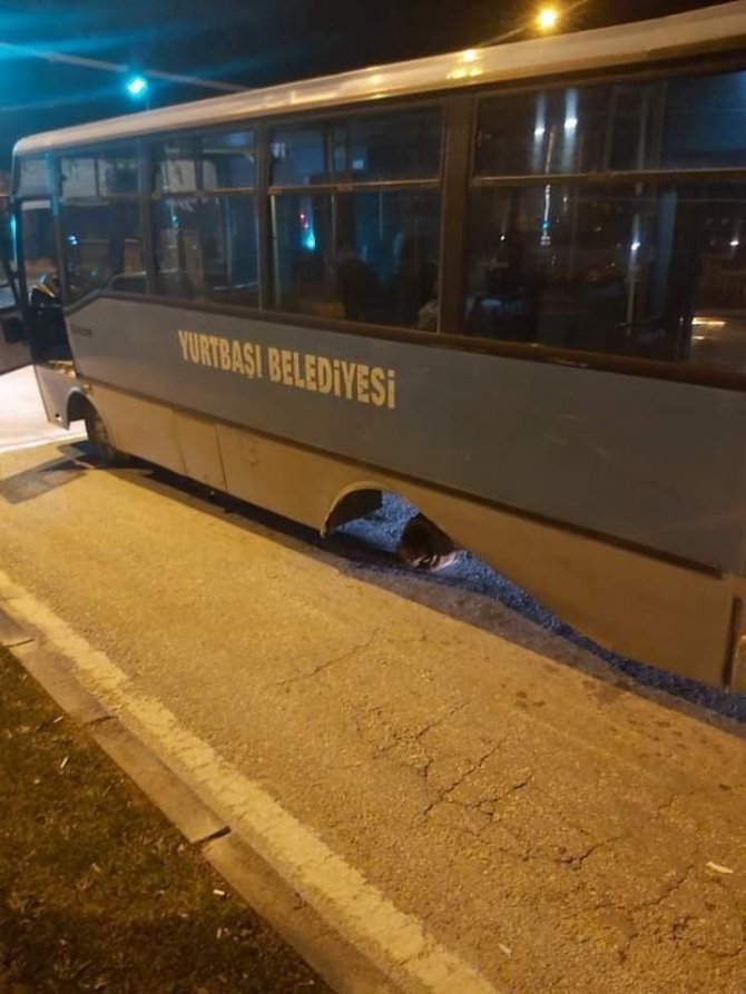 Elazığ’da Yolcu Dolu Otobüsün Arka Tekeri Fırladı