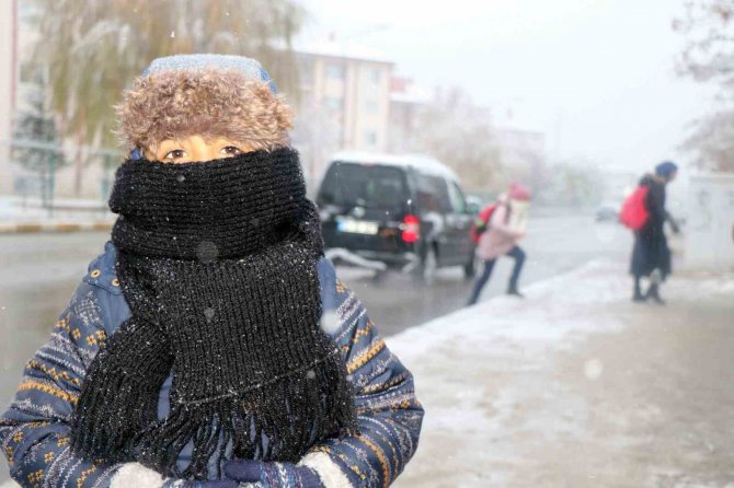 Erzincan’da Kar Ve Tipiden 135 Köy Yolu Ulaşıma Kapandı