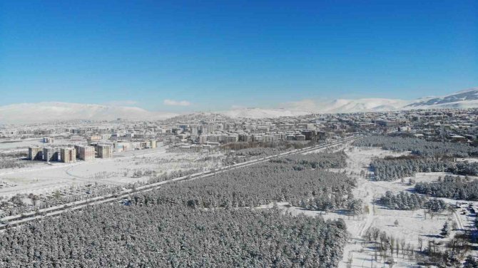 Dronla Görüntülenen Kar Manzarası Kartpostallık Görüntüler Oluşturdu