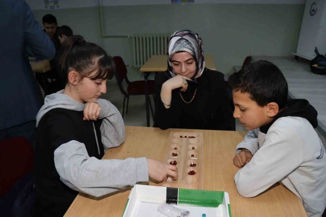 ‘Okullar Arası Zeka Oyunları Turnuvası’nda Finale Kalmak İçin Kıyasıya Yarıştırlar