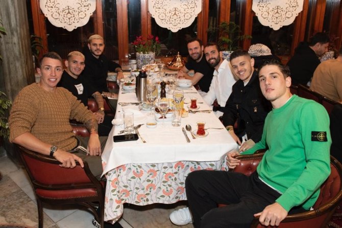 Galatasaray Futbol Takımı İftar Yemeğinde Bir Araya Geldi