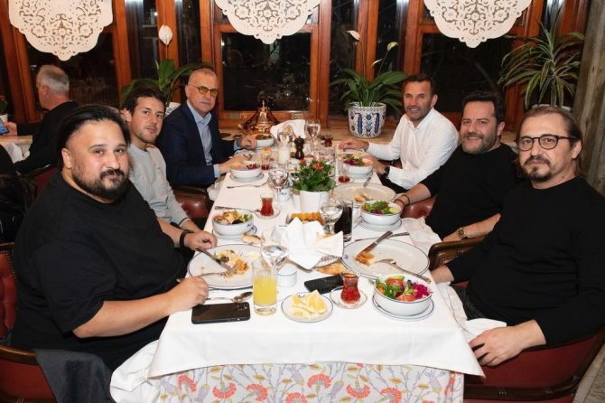 Galatasaray Futbol Takımı İftar Yemeğinde Bir Araya Geldi