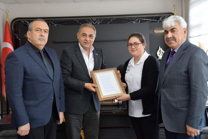 Başkan Çiftçi’den ‘Ağladım’ Şiirine Ödül