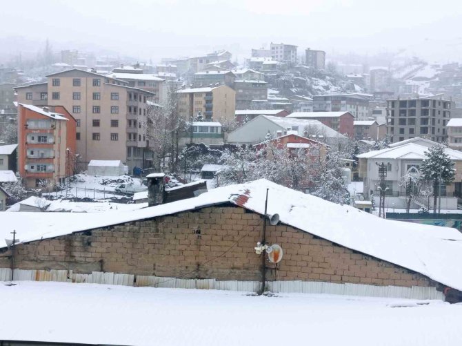 Hakkari’de Kar Yağışı