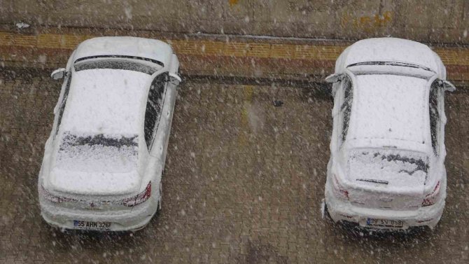 Yüksekova’da Kar Yağışı Ve Yoğun Sis