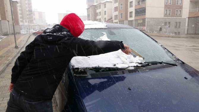 Yüksekova’da Kar Yağışı Ve Yoğun Sis