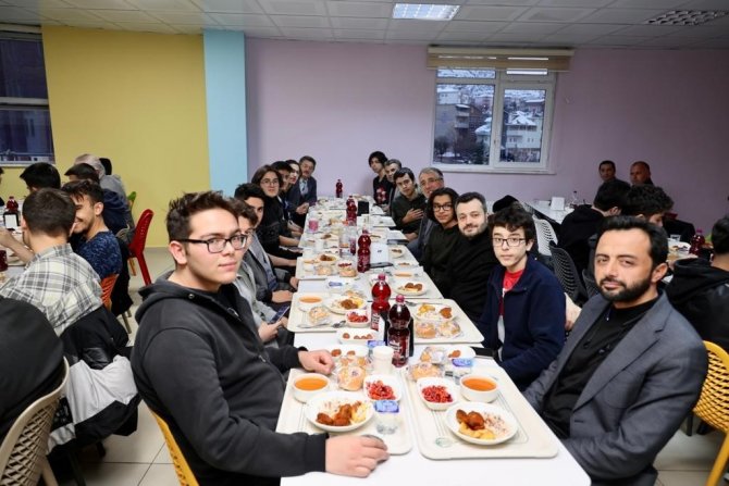 Başkan Savran, Gençlerle Bir Araya Geldi