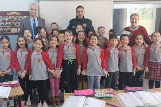 İ̇zmir Polisi Öğrencilerle Buluştu