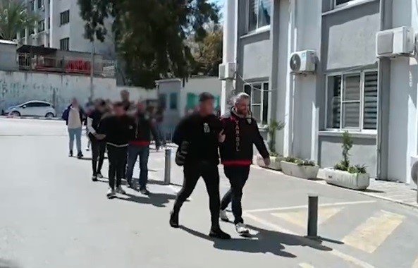 İ̇zmir Merkezli 5 İlde Sahte Dekont Çetesine Operasyon: 14 Gözaltı