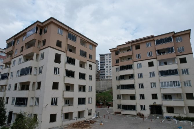 Önce Ağır, Sonra Az Hasarlı Raporu Verdiler: Site Sakinleri Tekrardan Detaylı İnceleme İstedi