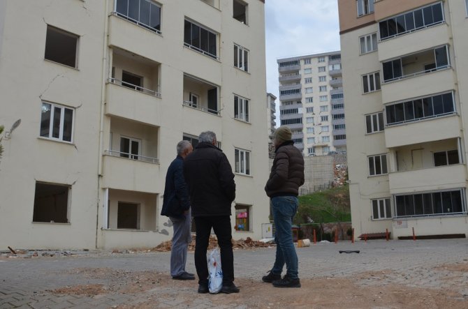 Önce Ağır, Sonra Az Hasarlı Raporu Verdiler: Site Sakinleri Tekrardan Detaylı İnceleme İstedi