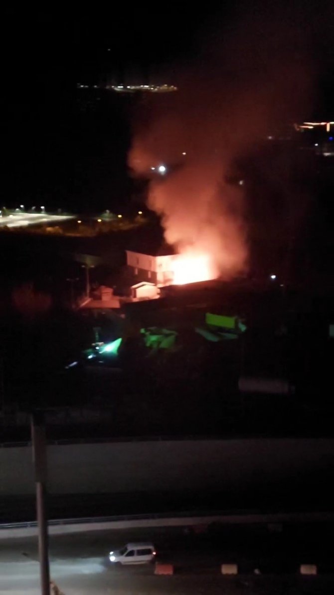 Karabük’te Patlayan Trafo Alev Alev Yandı