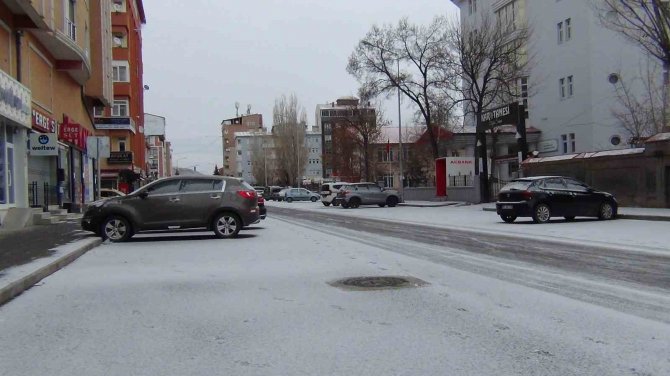 Kars’a Kış Geri Geldi