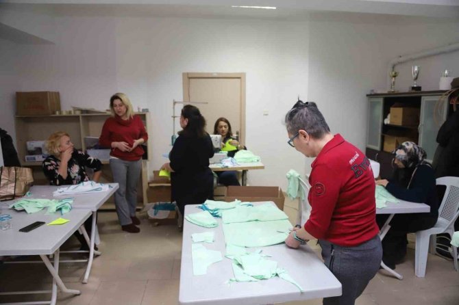 Kartal Belediyesi’nden Deprem Bölgesindeki Kadınlara Yardım Eli