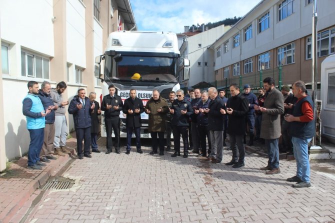 Kastamonu’dan Deprem Bölgesine Ramazan Kolisi Yardımı