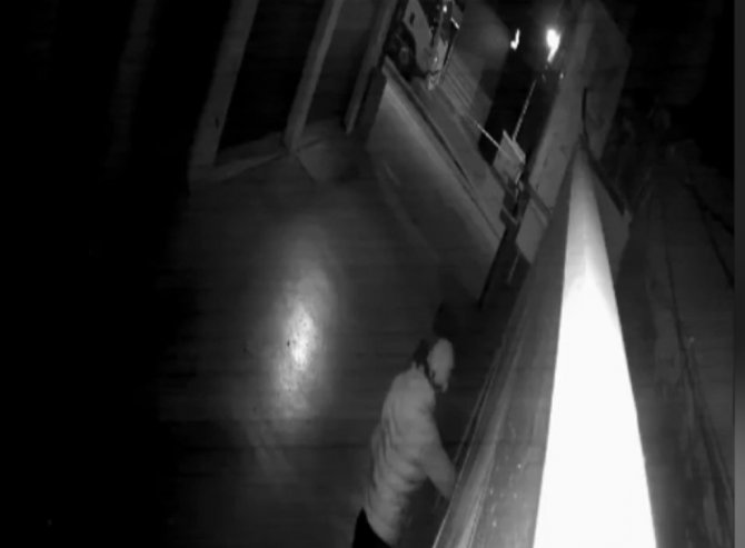 Kedi Gibi Duvara Tırmanan Hırsız, Güvenlik Kameralarından Kaçamadı