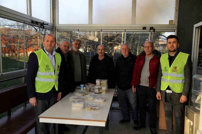 İ̇ftar Saatinde 420 Taksiciye Sıcak Yemek Dağıtıldı