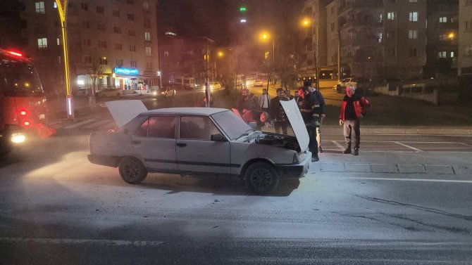 Seyir Halindeki Aracın Motor Kısmında Yangın Çıktı
